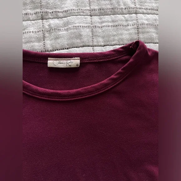 Olive Rae basic tee - Picture 2 of 2